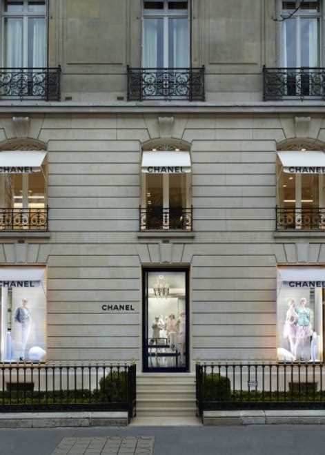 51 Montaigne – CHANEL Boutique .